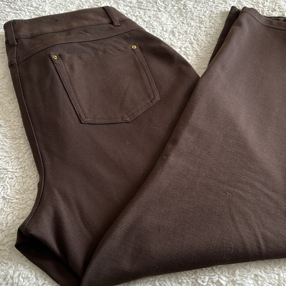 EUC INC Stetchy thick casual pants with gold accent, excellent quality! - Picture 4 of 13